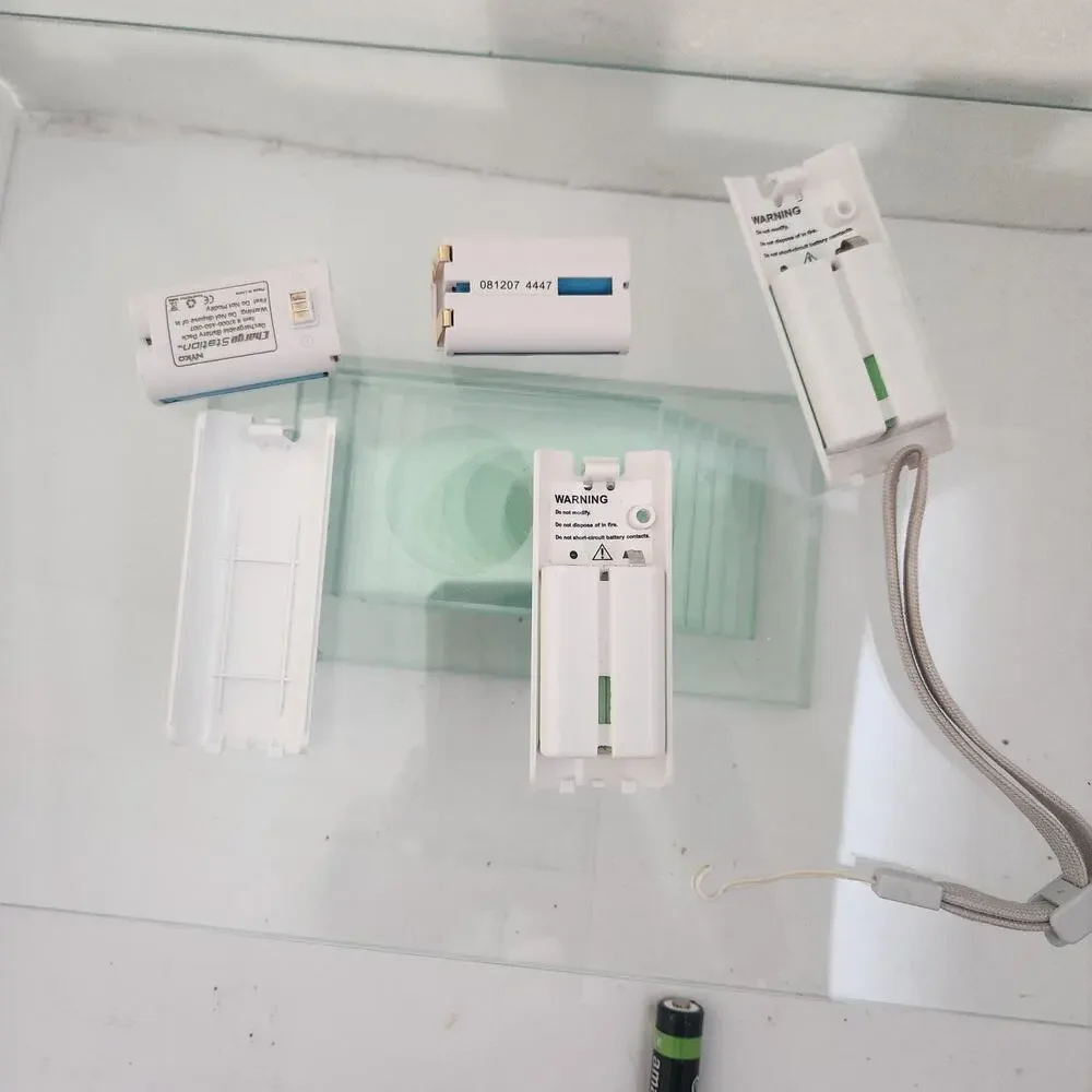 Wii Bundle Console, Controller, Skins, AV Cord, Charging Cord $more tested works